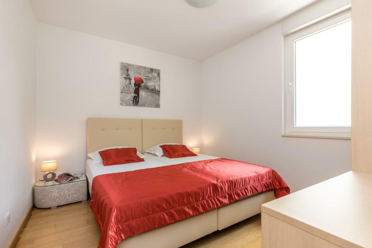 Apartment Marcela With Private Parking Spalato Esterno foto