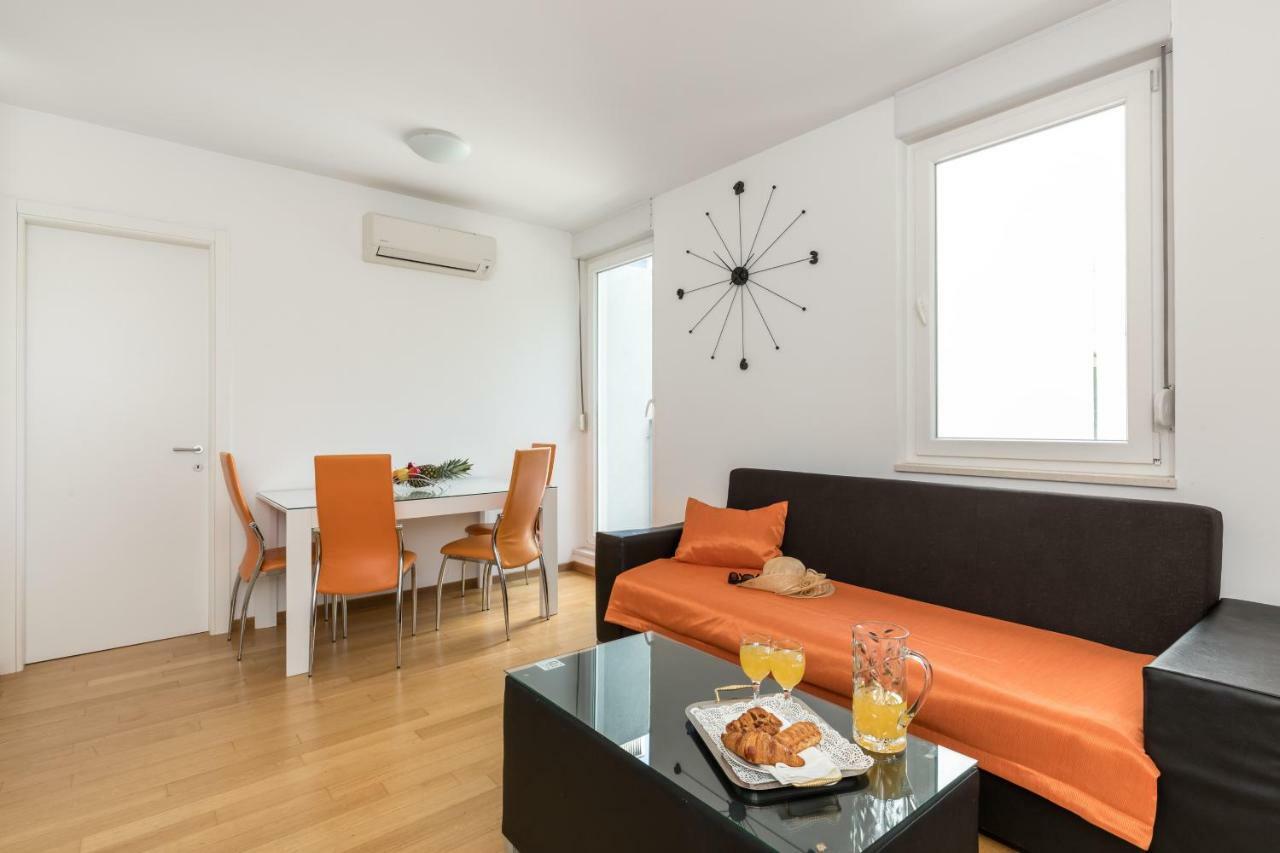 Apartment Marcela With Private Parking Spalato Esterno foto