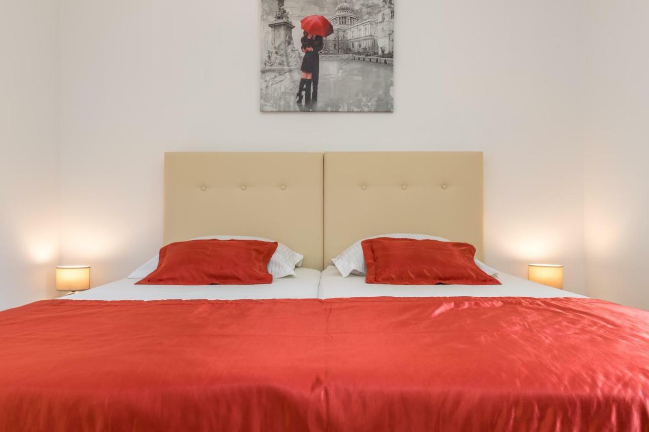 Apartment Marcela With Private Parking Spalato Esterno foto